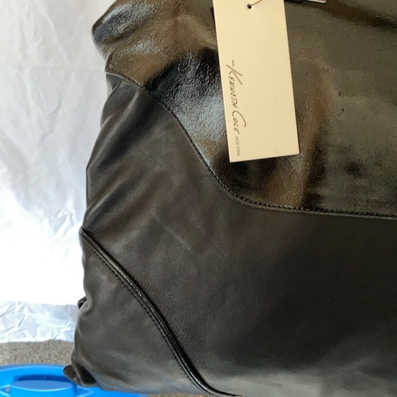 Y2K Black Leather Kiss Clasp Tote - Picture 6 of 12